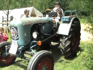 Eicher Traktor mit Hund in Lindlar