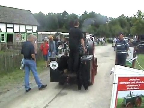 Kleinstes je gebautes Case Lokomobile fährt in Lindlar umher