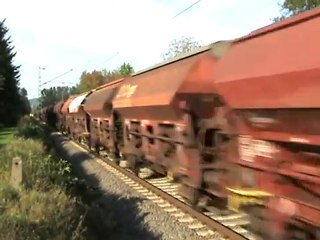 BR 155 mit Schüttgutwagen in Richtung Süden bei Rheinbreitbach