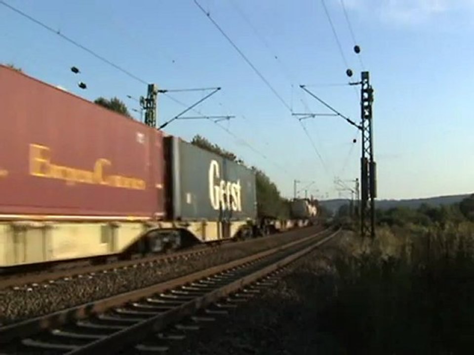 BR 189 mit Containerzug Richtung Köln Bonn bei Rheinbreitbach
