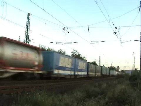 BR 189 mit Güterzug von Linz am Rhein kommend vor der Rheinbreitbacher Kurve