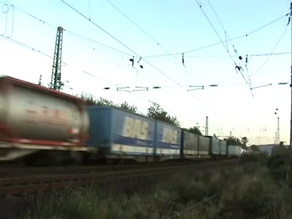 BR 189 mit Güterzug von Linz am Rhein kommend vor der Rheinbreitbacher Kurve