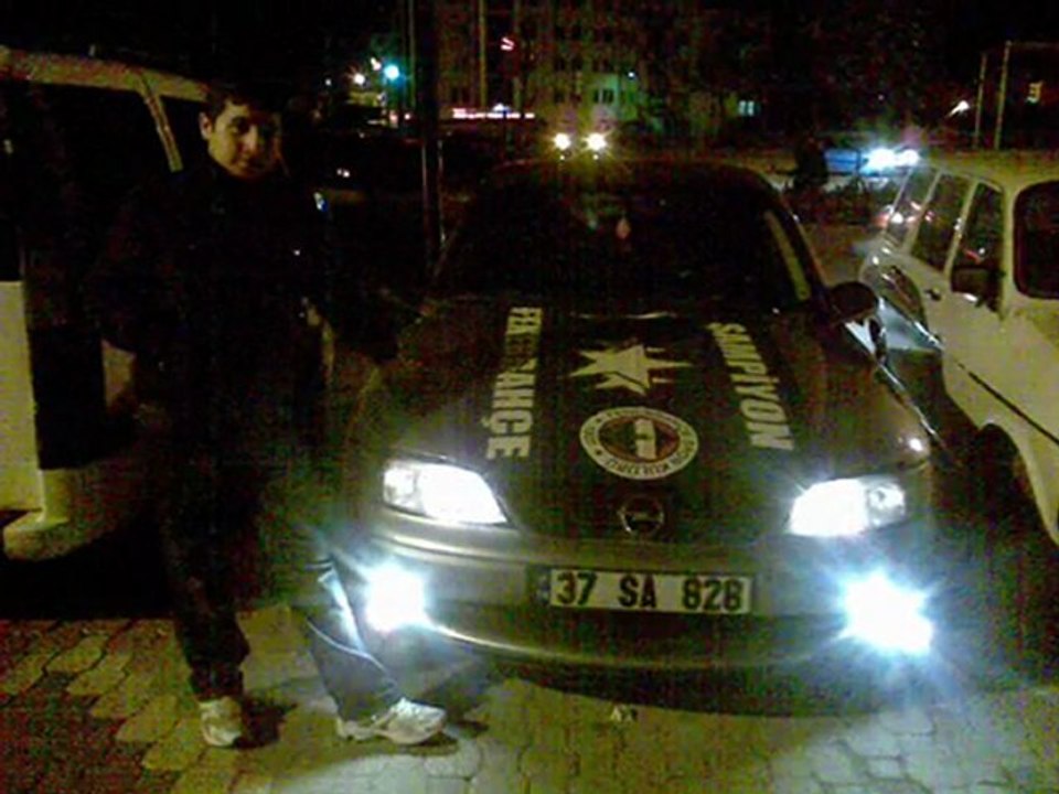 Arsız Bela - Mutluluk Sende Kimsin & M.B.T