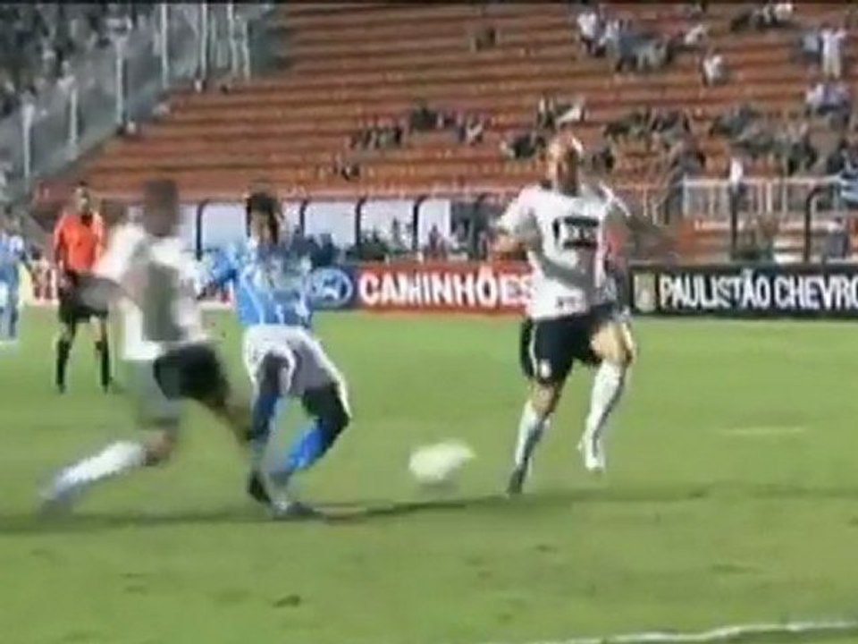 Corinthians dreht die Partie in letzter Minute