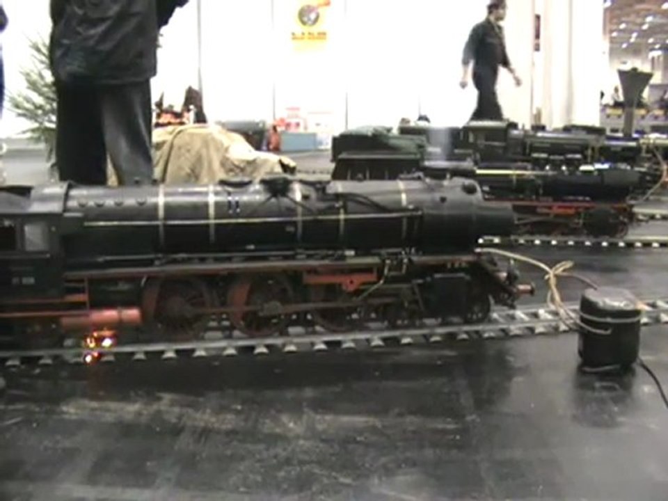 Echtdampftreffen  Köln 2008 Eine BR 01 Lok Nr 01 008 wird im fünf Zoll BW Köln-Messe startklar gemacht