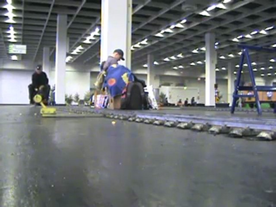 Echtdampftreffen Köln 2008 Eine BR56 dampft vorbei und ein erschöpfter Eisenbahner schläft