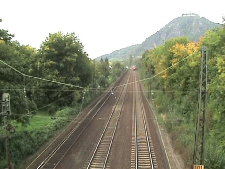 Reuschling V200 der Brohltalbahn bei Bad Honnef - Rhöndorf mit Aluzug nach Süden und BR143 mit Dostos Richtung Bonn