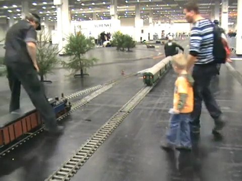 Echtdampftreffen Köln 2008 BR01 hält an. Bubikopf auch. Simplex nimmt Fahrgast auf