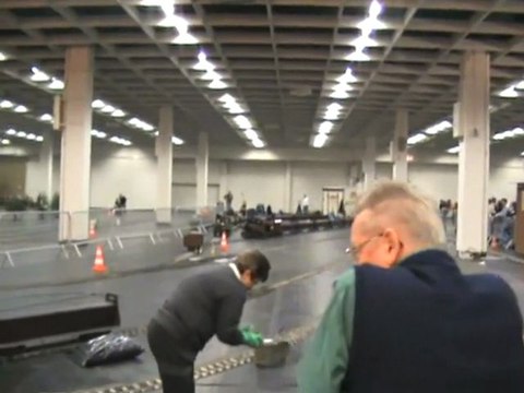 Echtdampfhallentreffen Köln 2008 Foden Dampfsattelzug setzt sich in Bewegung und Publikumszug kommt im Besucher Bhf an