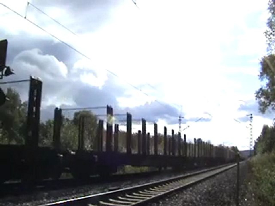 BR 152 mit Güterzug Richtung Köln-Bonn bei Rheinbreitbach 02