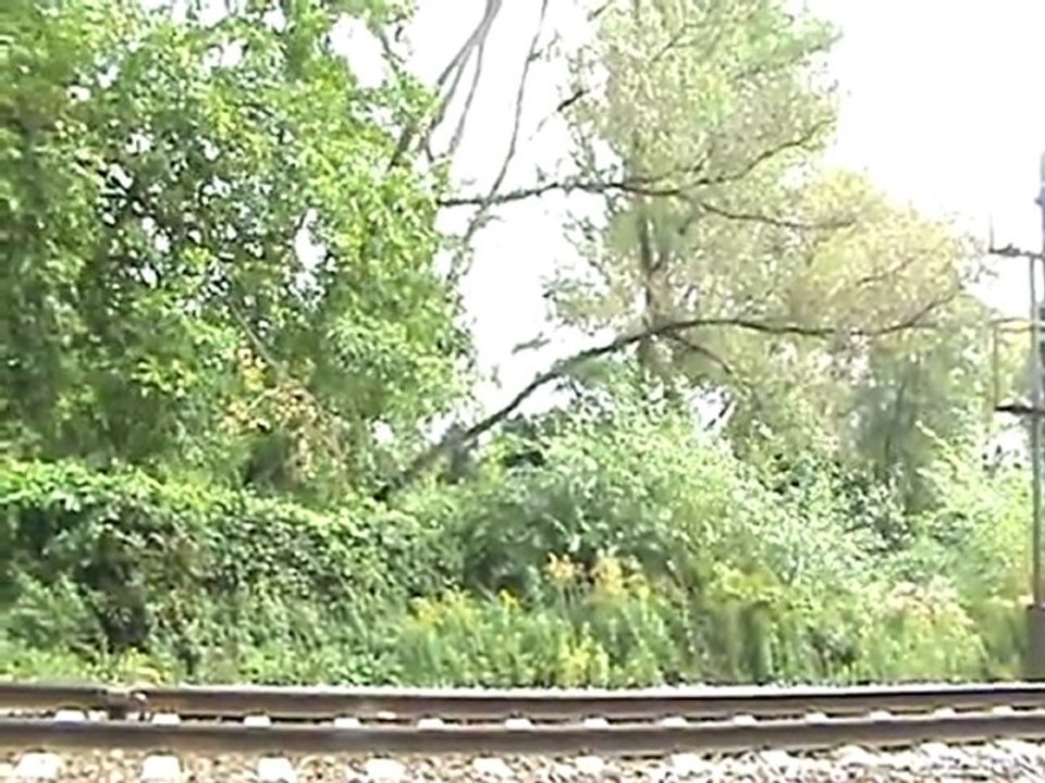 BR152 nach Köln-Bonn und private BR152 nach Süden bei Rheinbreitbach