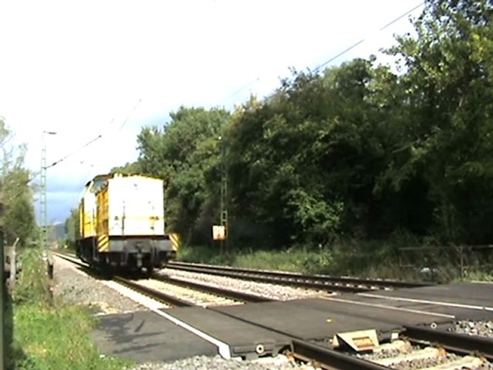 Gelbe v100 / br202 richtung süden bei rheinbreitbach
