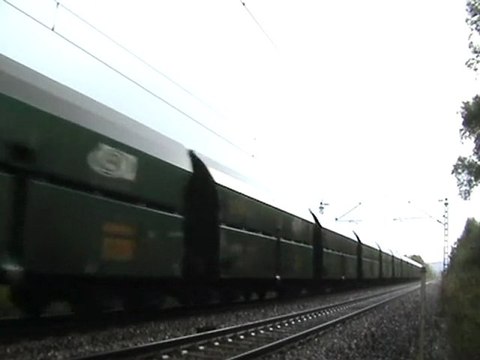 BR140 mit Schüttgutwagen in Richtung Köln-Bonn bei Rheinbreitbach