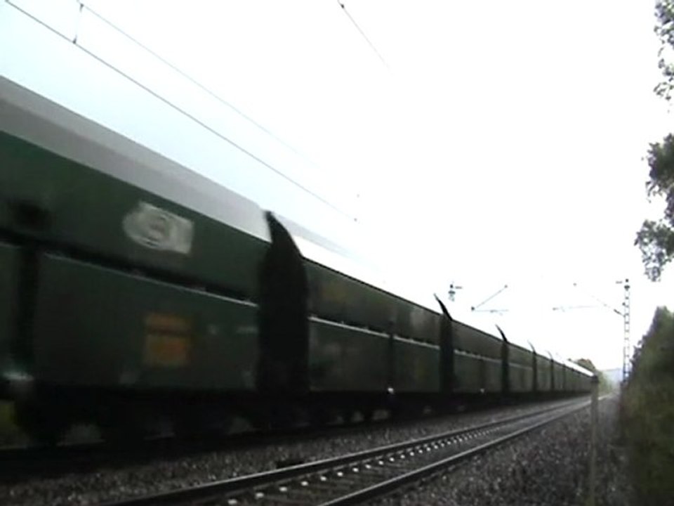 BR140 mit Schüttgutwagen in Richtung Köln-Bonn bei Rheinbreitbach