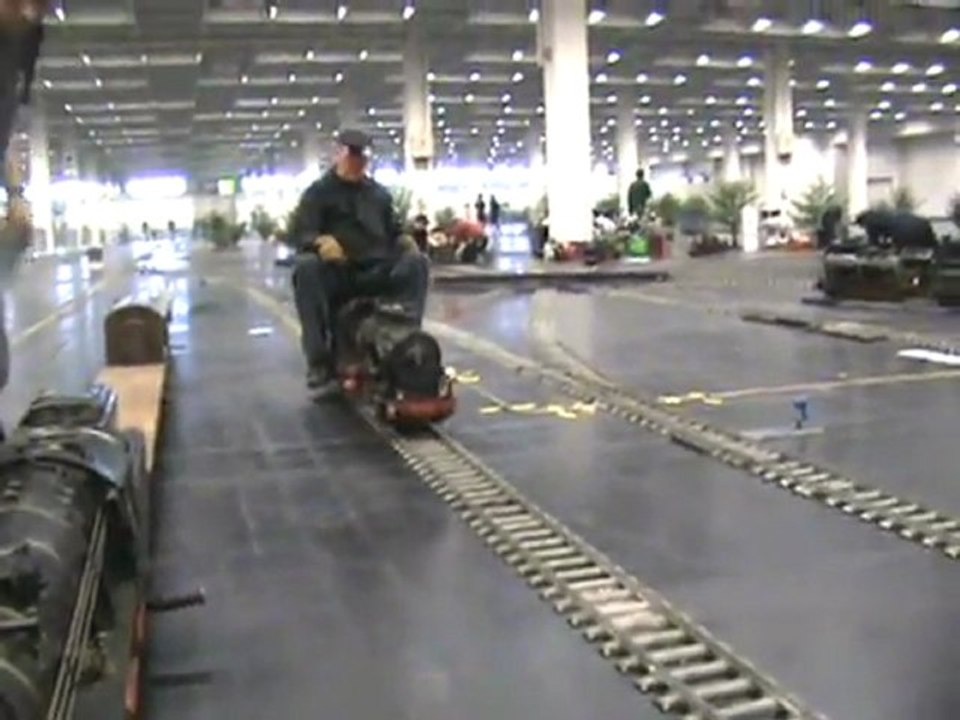 Kölner Echtdampftreffen 2008 Mann ohne Kopf auf E69, BR01 brennt, BR55 ist völlig schwarz und die Engländer sind ganz grün