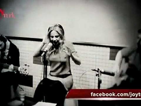 Betül Demir Yeniden Sev Joyturk Akustik