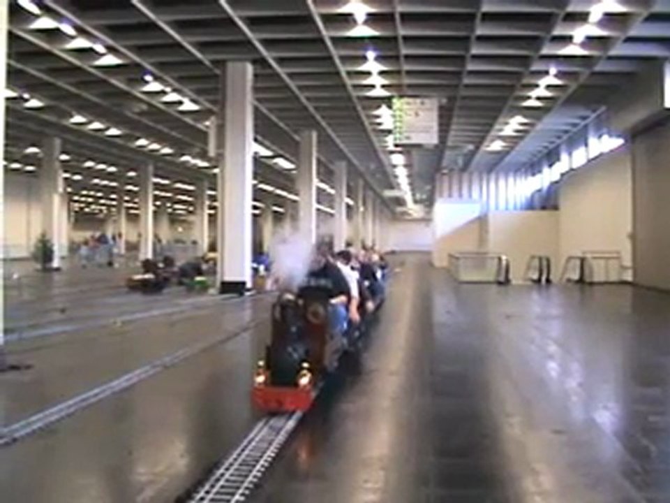 Echtdampfhallentreffen EDHT Köln 2008 Publikumszug mit Dampflok auf siebeneinviertel Zoll Spur