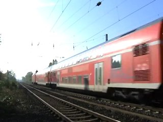 BR143 schiebt Dostos von Linz am Rhein nach Bad Honnef bei Rheinbreitbach