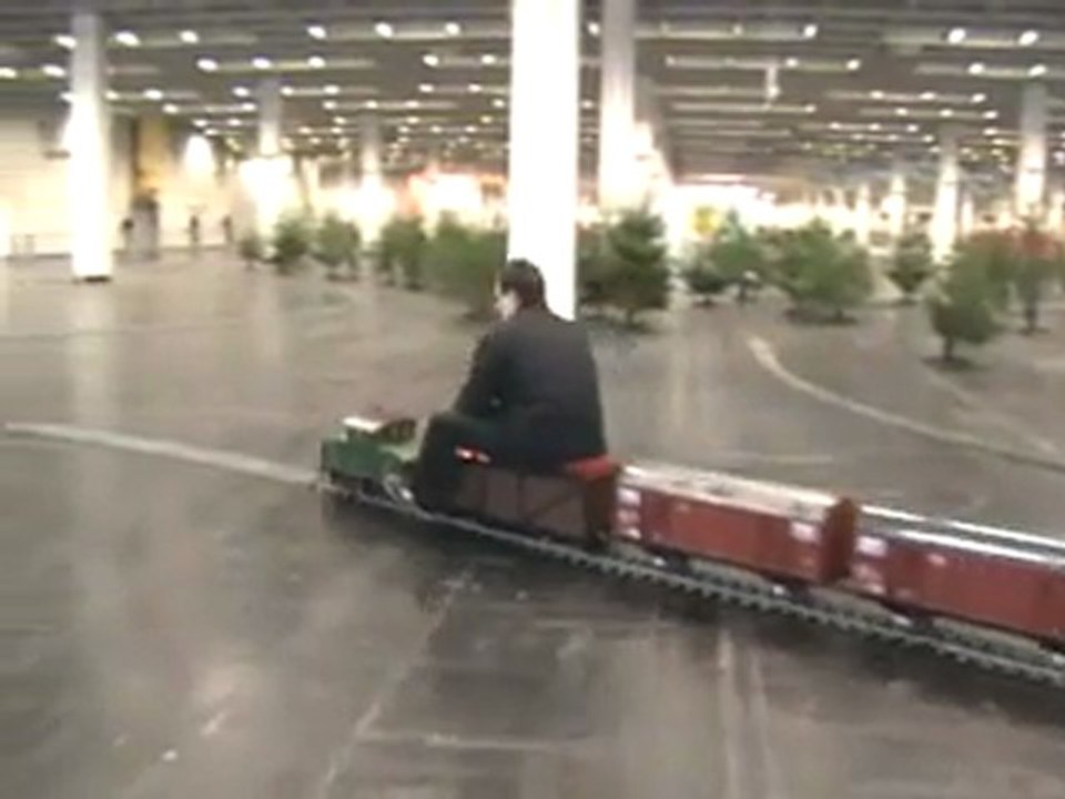 Echtdampfhallentreffen EDHT Köln 2008 Die E69 fährt auf der fünf Zoll Hauptstrecke