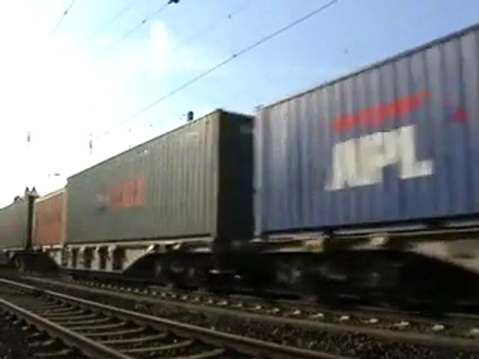 BR155 mit Containerzug Richtung Köln-Bonn bei Rheinbreitbach