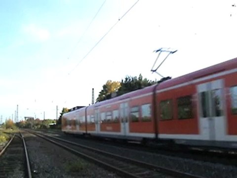BR425 von Bonn kommend fährt in den Bhf Roisdorf ein