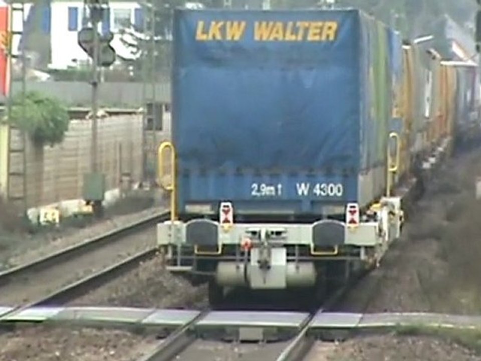 BR155 mit Intermodal Güterzug nach Bonn und BR101mit IC nach Koblenz beim Bhf Brohl