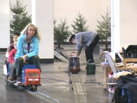 Echtdampftreffen Köln 2008 Blaue kleine Lok will auf´s Abschlackgleis