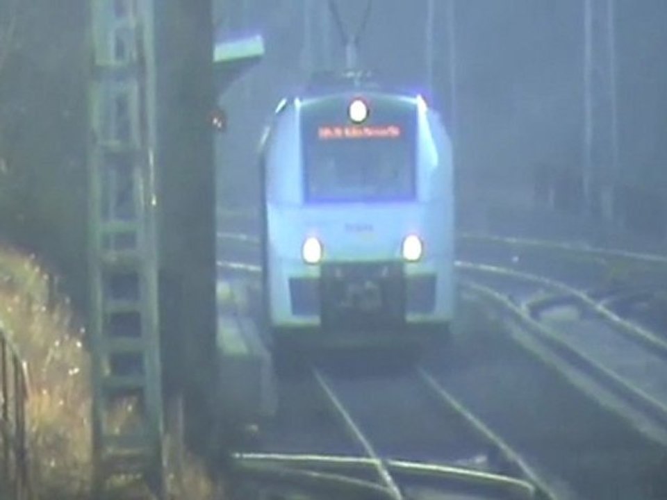 BR146 mit Dostos DESIRO und BR101 mit IC beim Bhf Brohl