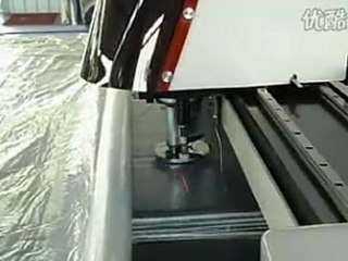 Cloth cutting machine