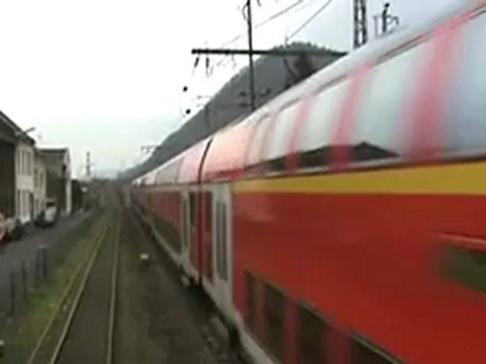 BR146 mit Dostos nach Bonn beim Bahnhof Brohl