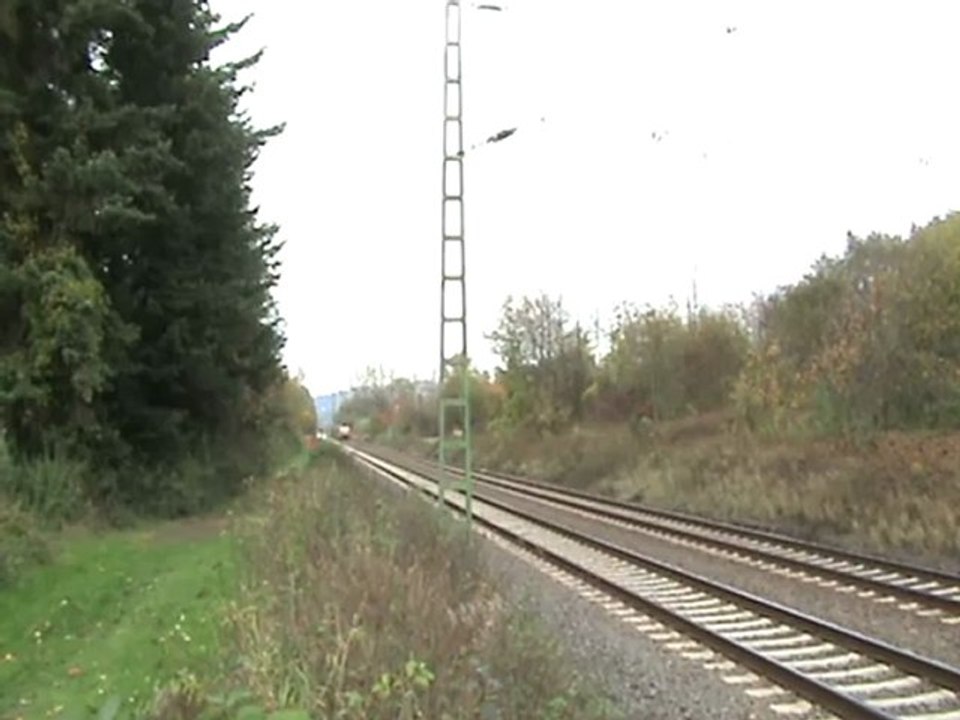 BR143 mit Doppelstockwagen bei Rheinbreitbach Richtung Bonn