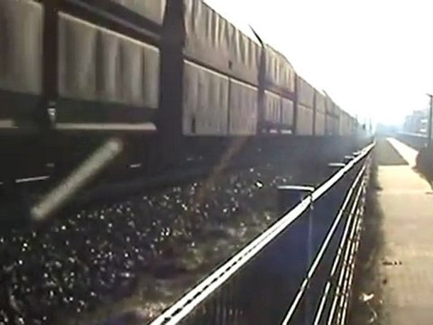 BR151 in Doppeltraktion vor Erzlorenzug bei Bonn Beuel Süd Richtung Koblenz