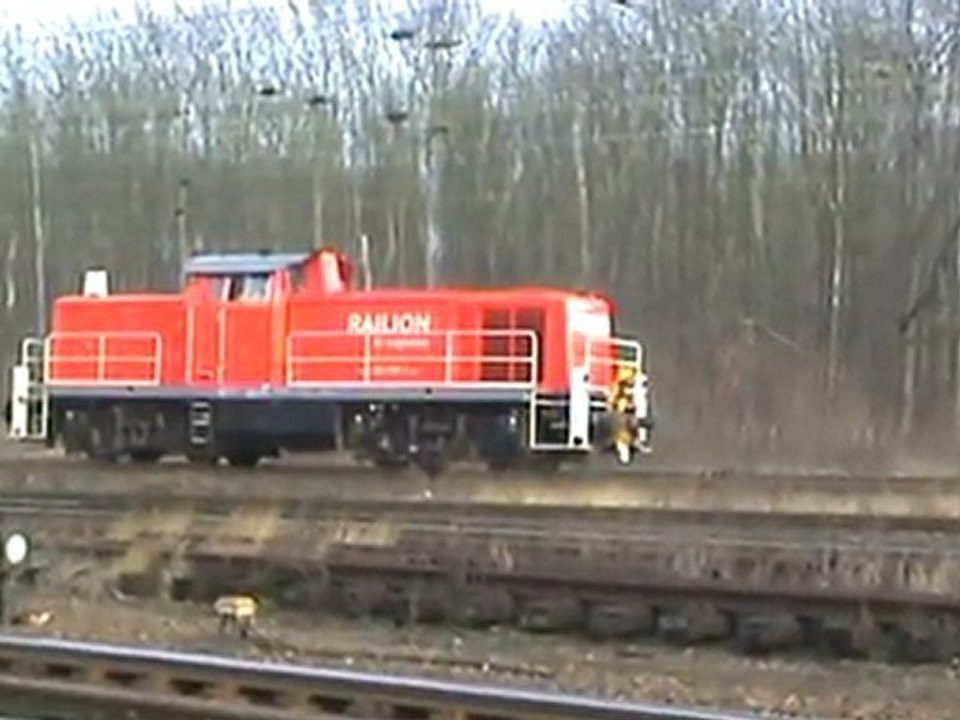 BR189 erreicht mit gemischtem Güterzug den Rbf Gremberg beim Stellwerk Gnf