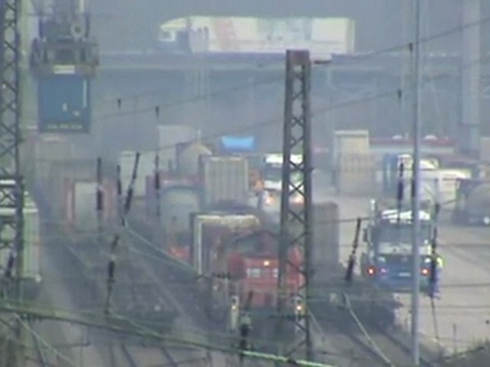 Rangierarbeiten samt Be und Entladearbeiten am Umschlagbahnhof Containerterminal Köln Eifeltor