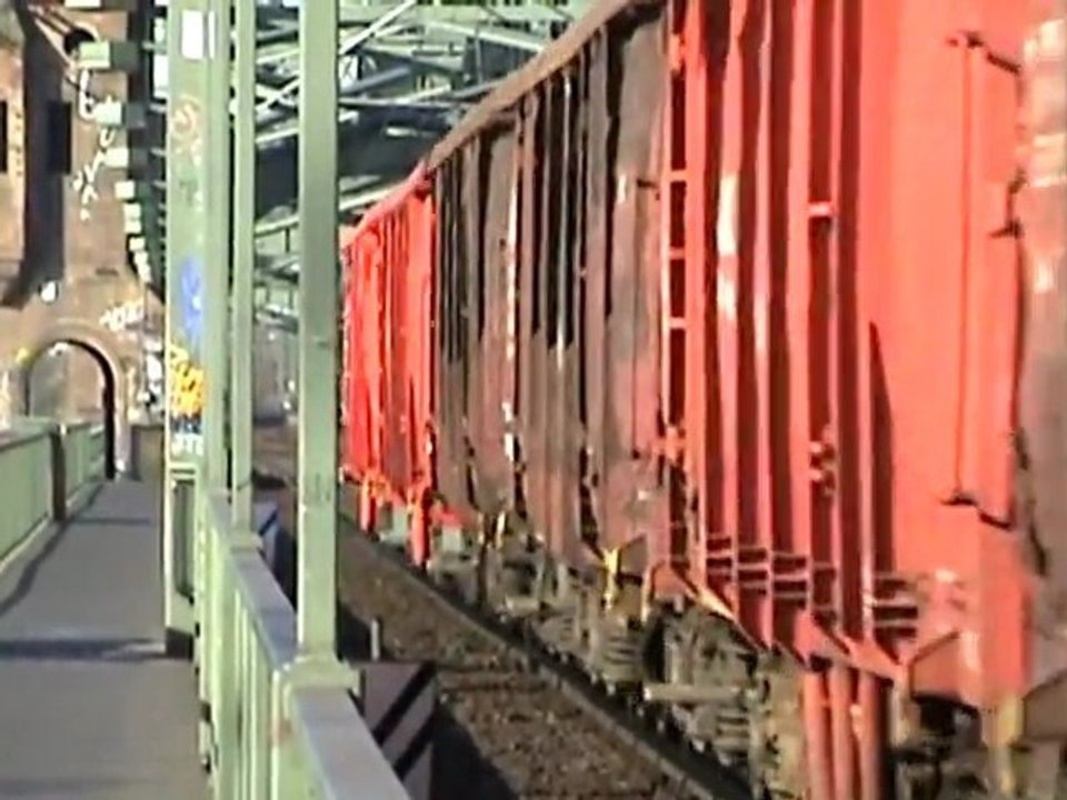 BR155 mit gemischtem Güterzug auf der kölner Süd Brücke vom Gbf Bonntor nach Rbf Gremberg