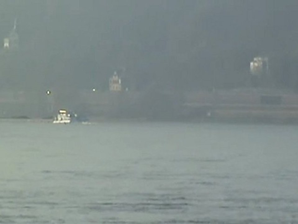 Rheinschiff stromaufwärts bei Unkel