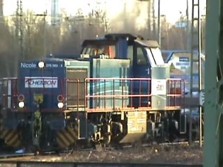 Chemion Mak BR275 Nicole mit Kesselwagenzug beim Bf Mülheim verläßt den Gbf Kalk Nord