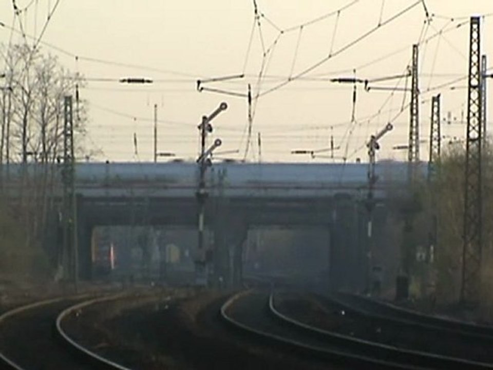 Morgens zwischen Gremberg und Kalk Nord BR140 BR294 und ICEIII