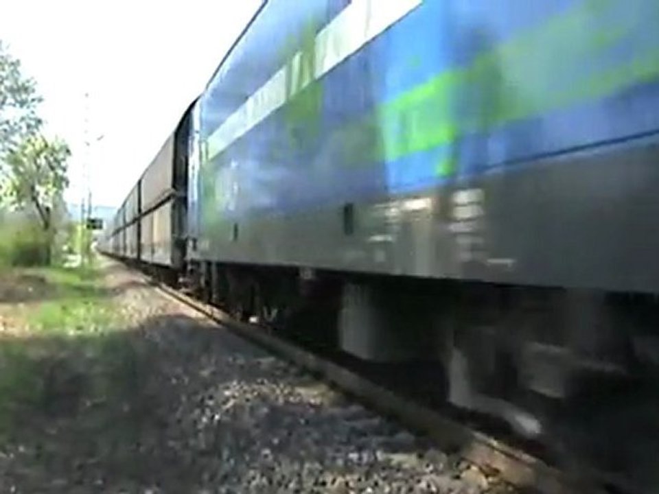 RE 481 der NIAG mit Schüttgutwagen in Unkel am Rhein