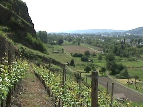 BR151 bei Unkel in Doppeltraktion vor Erzlorenzug Richtung Koblenz