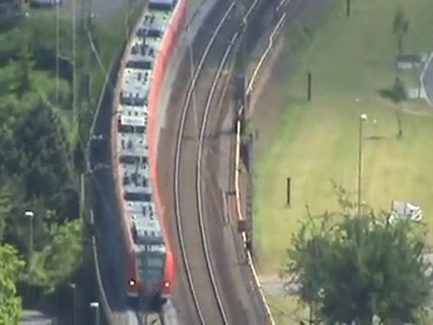 BR425 verläßt den Bf Linz und passiert die Erpeler Ley in Richtung Bonn und Bf Erpel