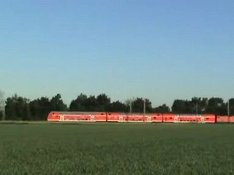 BR143 mit Dostos bei Hangelar kurz vor Eintreffen im Bf St Augustin Menden