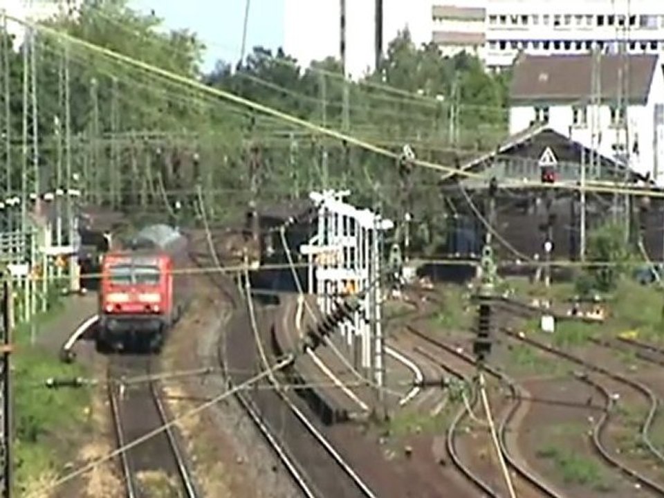 BR143 verläßt Bf Bonn Beuel mit Dostos Richtung Neuwied