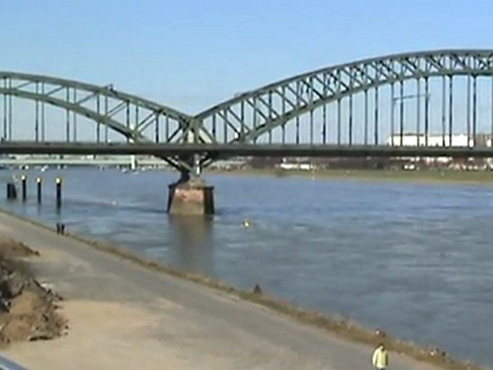 Südbrücke Köln linksrheinisches Ufer