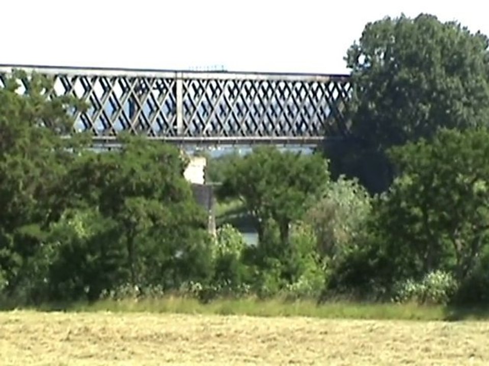Das Örtchen Urmitz und seine Eisenbahnbrücke über den Rhein