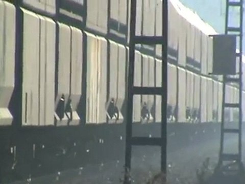 BR140 in Doppeltraktion bei Bonn Beuel Süd mit Schüttgutwagen Richtung Neuwied