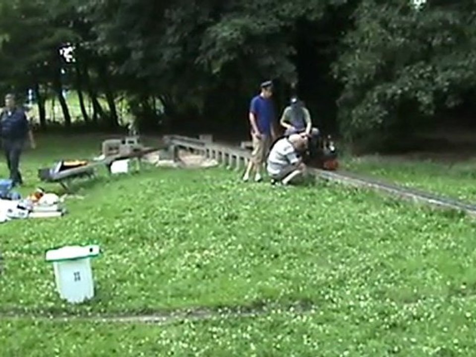 O&K Feldbahnlok auf fünf Zoll Spur wird bei der Dampfbahn Leverkusen eingestellt