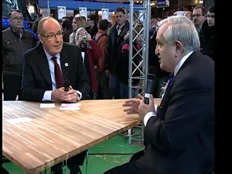 Débat entre Jean-Pierre Raffarin et Philippe Mangin