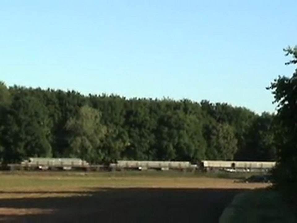 BR185 bei St Augustin Hangelar in Doppeltraktion vor gemischtem Güterzug nach Köln