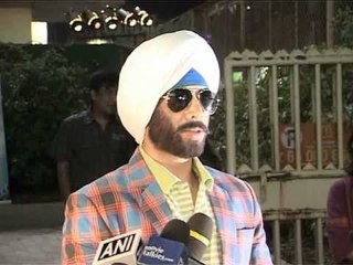 Tusshar Kapoor Creates Chaos at Hoarding Launch Of 'Chaar Din Ki Chandni'